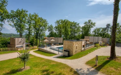 Domaine nature vs village vacances : le comparatif honnête pour un séjour ressourçant